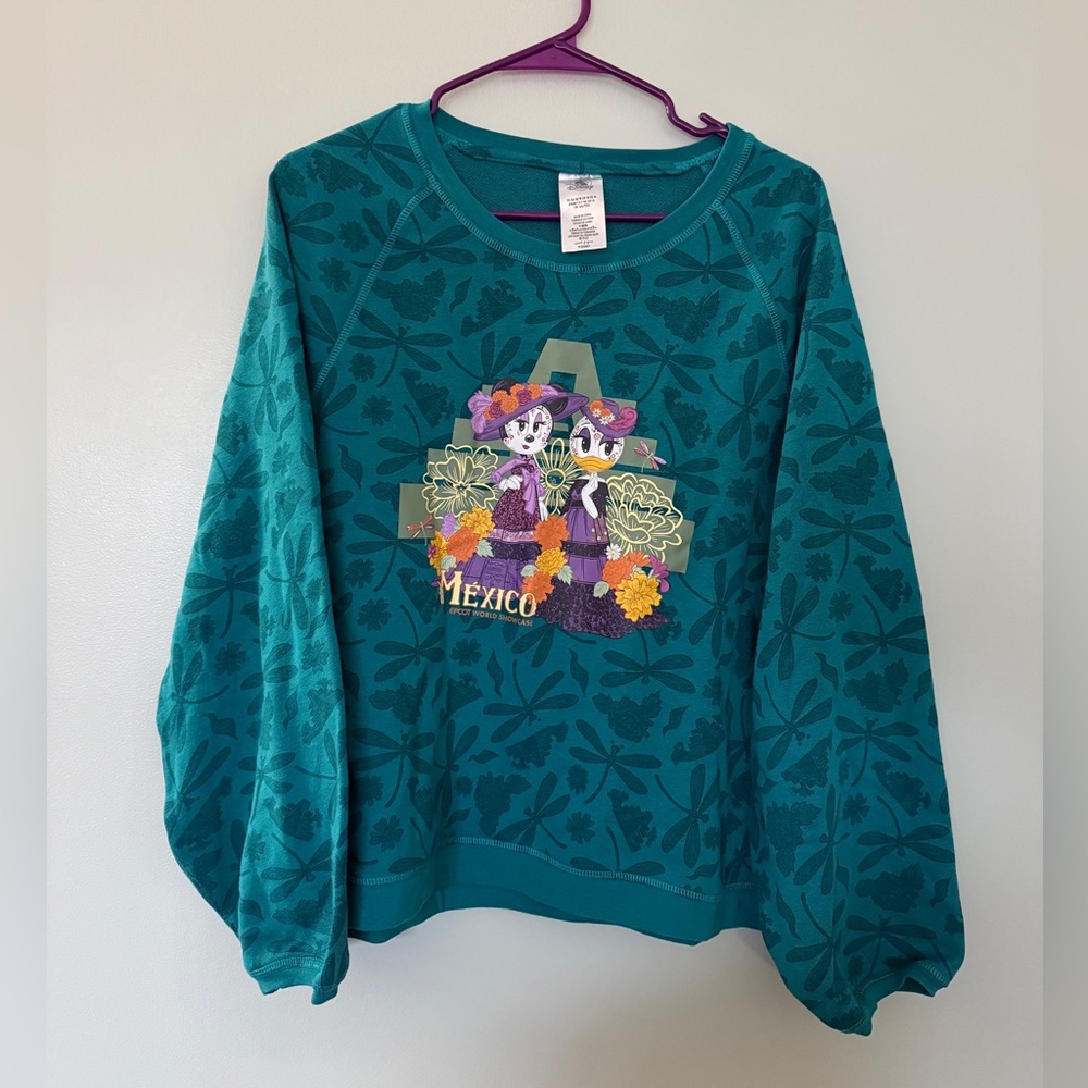 NWT Disney Parks Mexico Pavillon sweatshirt w/ Minnie and Daisy size M